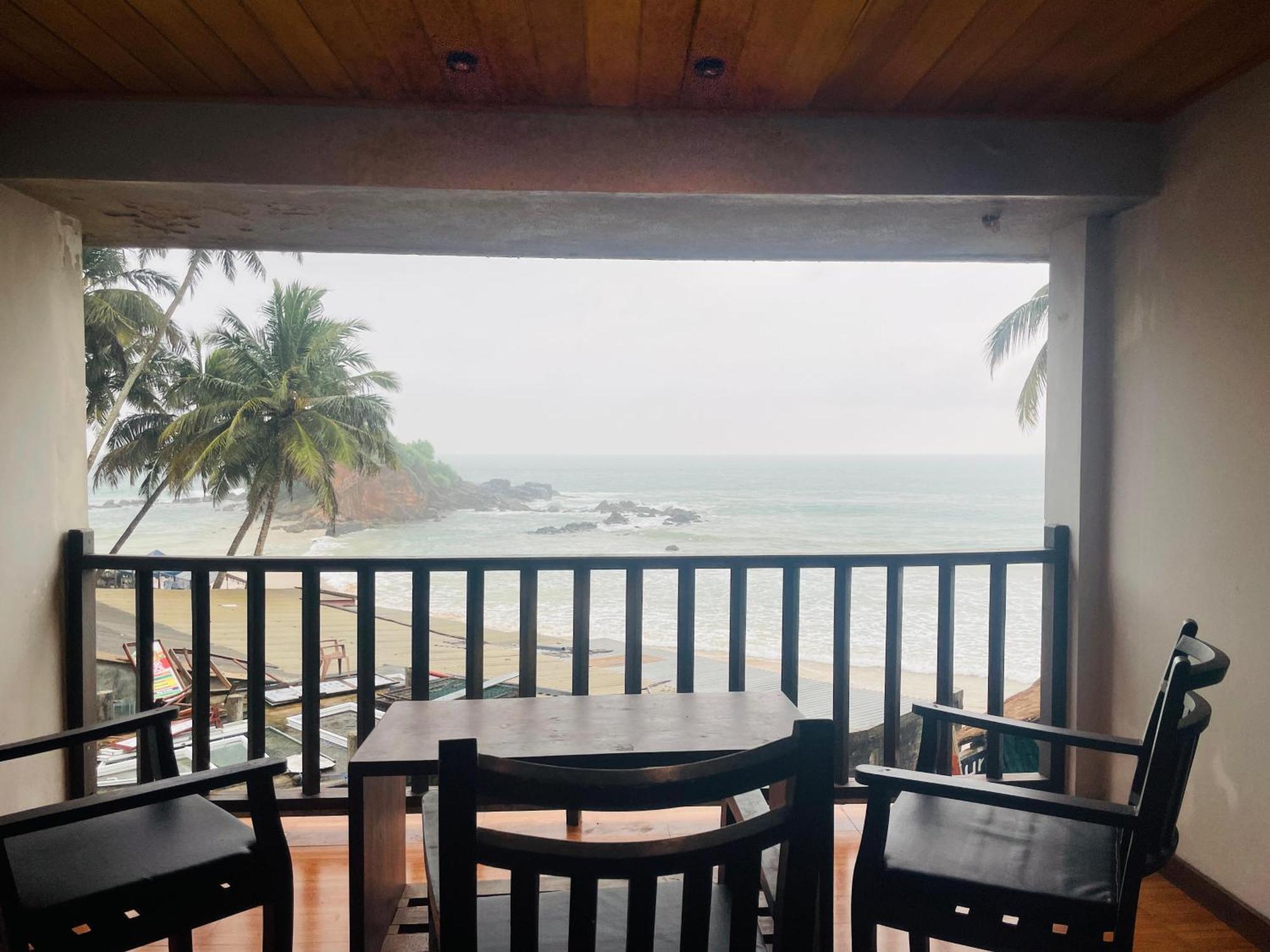 Suncoast Beach Hotel Mirissa Exterior photo